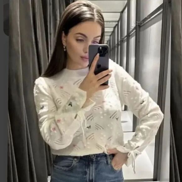 Zara Sweaters - ZARA FLORAL KNIT SWEATER